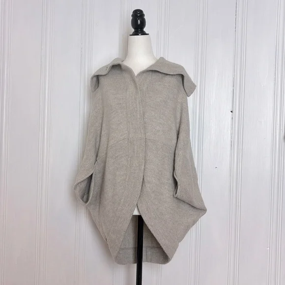 Light Beige Convertible Turtleneck Poncho Sweater/cardigan - Picture 1 of 13